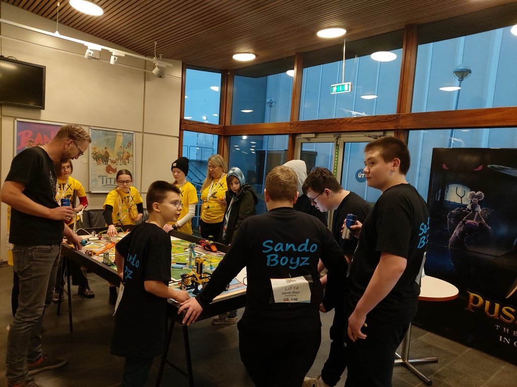 Sando Boyz á First Lego League  